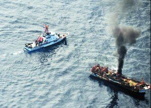 日本地震“鬼船”漂流1年被美国击沉(图)